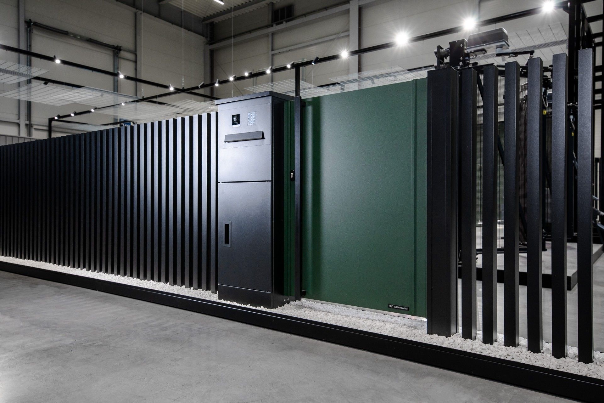 MultiBox bij het Infinity-hekwerk en looppoort AW.AL.203